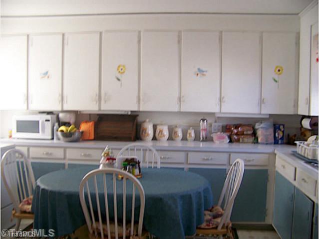 606 South Franklin Road Mount Airy, NC 27030 - Photo 8 of 12 Kitchen.