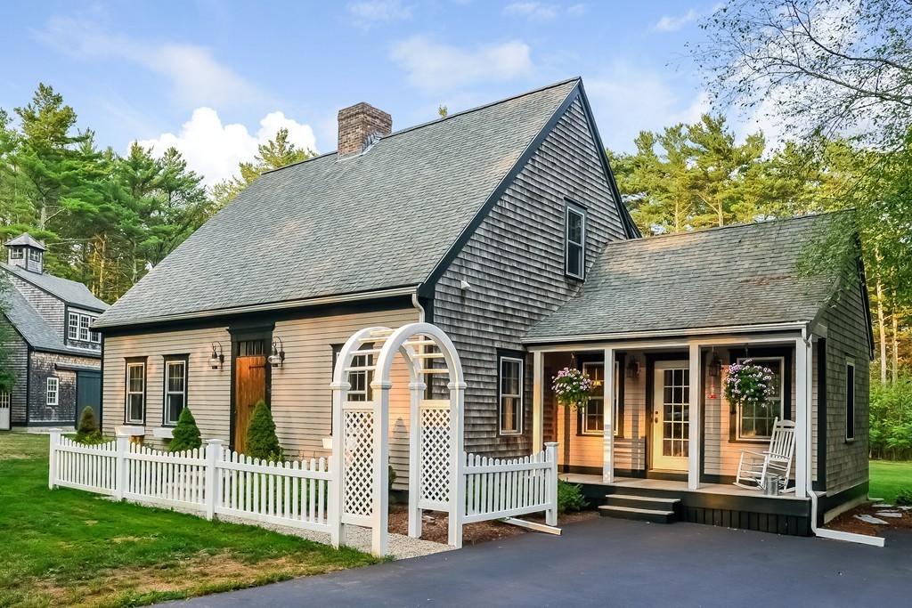 516 Snipatuit Road Rochester, MA 02770 - Photo 1 of 26 Gallery Image 1