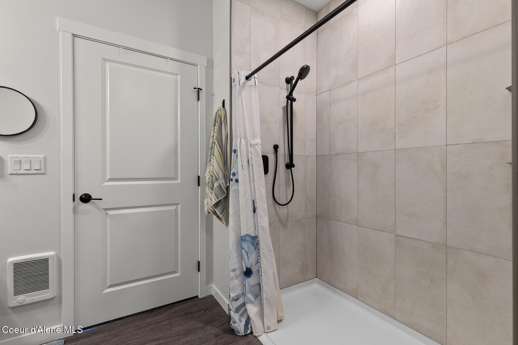 6510 North Atlas Road, Unit 102 Coeur D'Alene, ID 83815 - Photo 14 of 33 Primary Ensuite