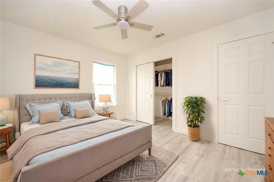 1010 South 4th Street Temple, TX 76504 - Photo 6 of 19 a bedroom with a large bed and a potted plant