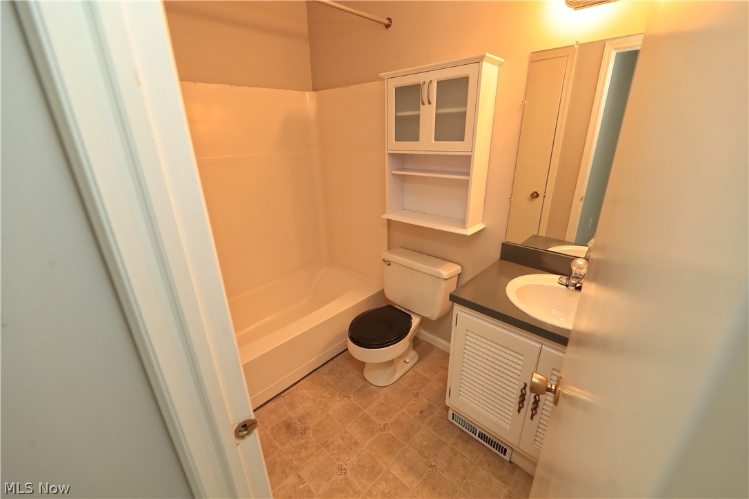 5829 Chapel Road, Unit B Madison, OH 44057 - Photo 17 of 18