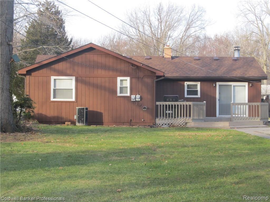 38621 Wade Road Romulus, MI 48174 - Photo 6 of 24 VIEW FROM YARD
