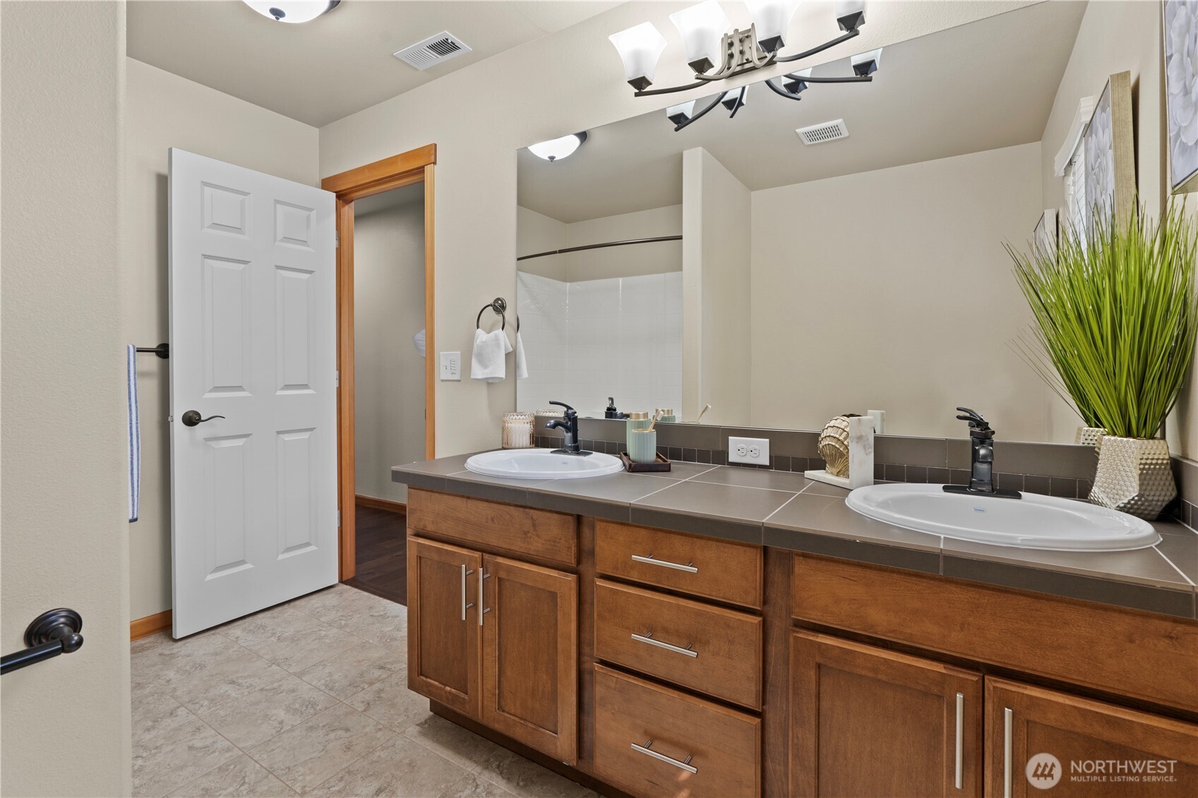 2005 Shattuck Avenue South Renton, WA 98055 - Photo 31 of 40 a en suite bathroom with double sink and a mirror