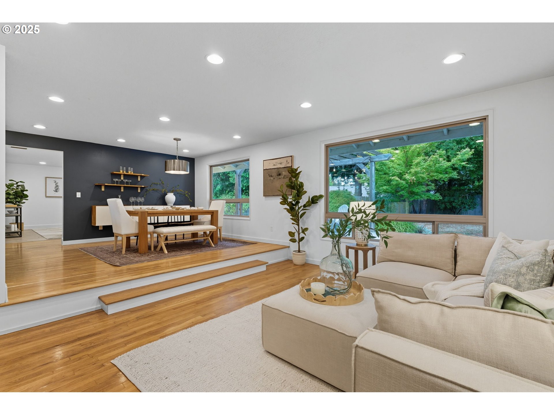 8975 Southwest Homewood Street Portland, OR 97225 - Photo 11 of 39 Living Room