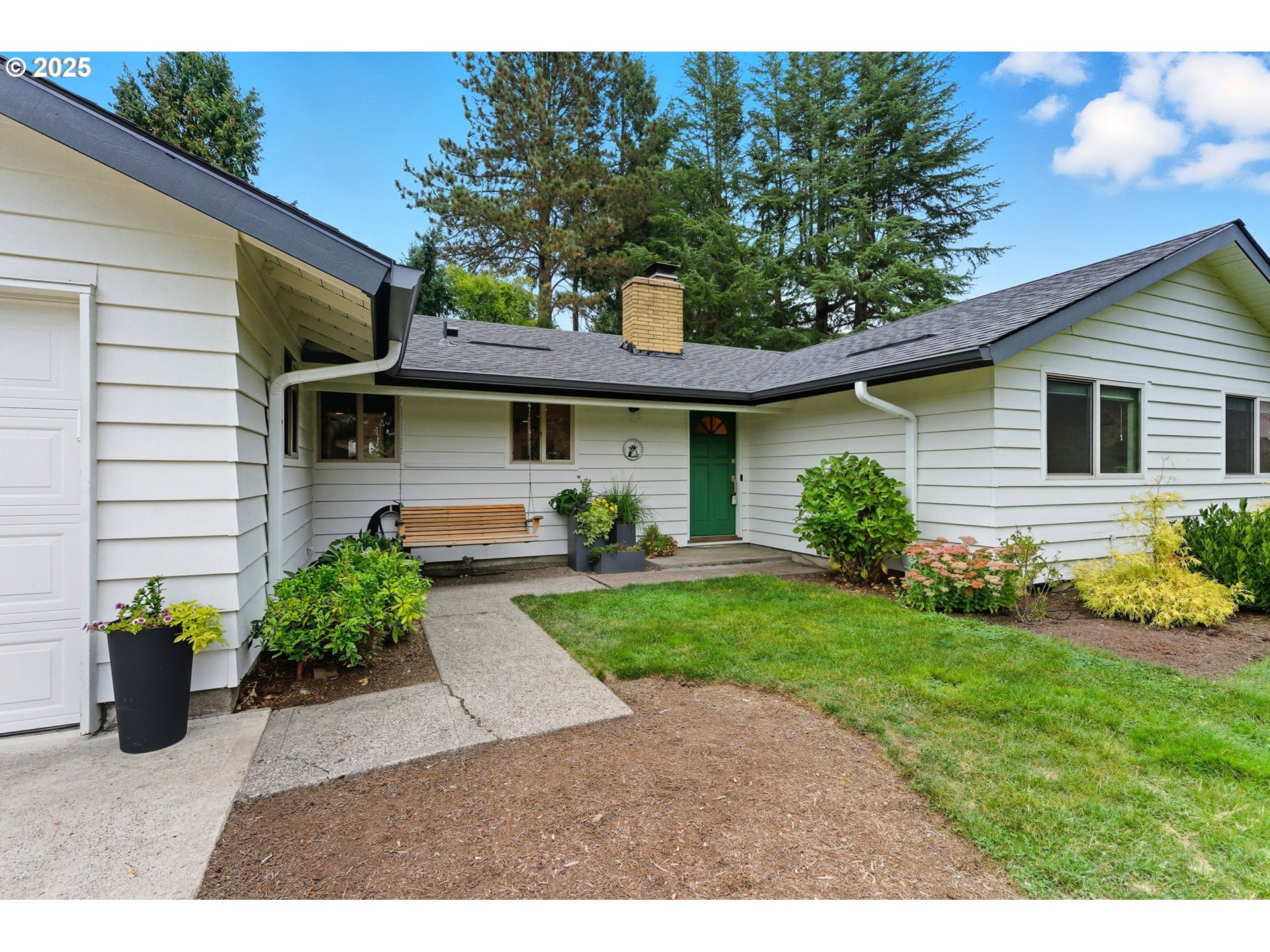 8975 Southwest Homewood Street Portland, OR 97225 - Photo 4 of 39 Gallery Image 4