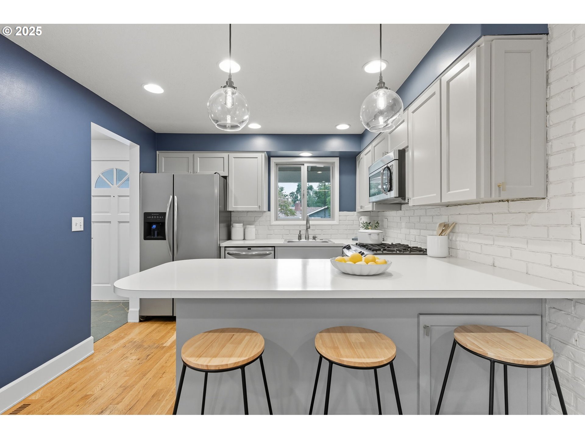 8975 Southwest Homewood Street Portland, OR 97225 - Photo 5 of 39 Gallery Image 5