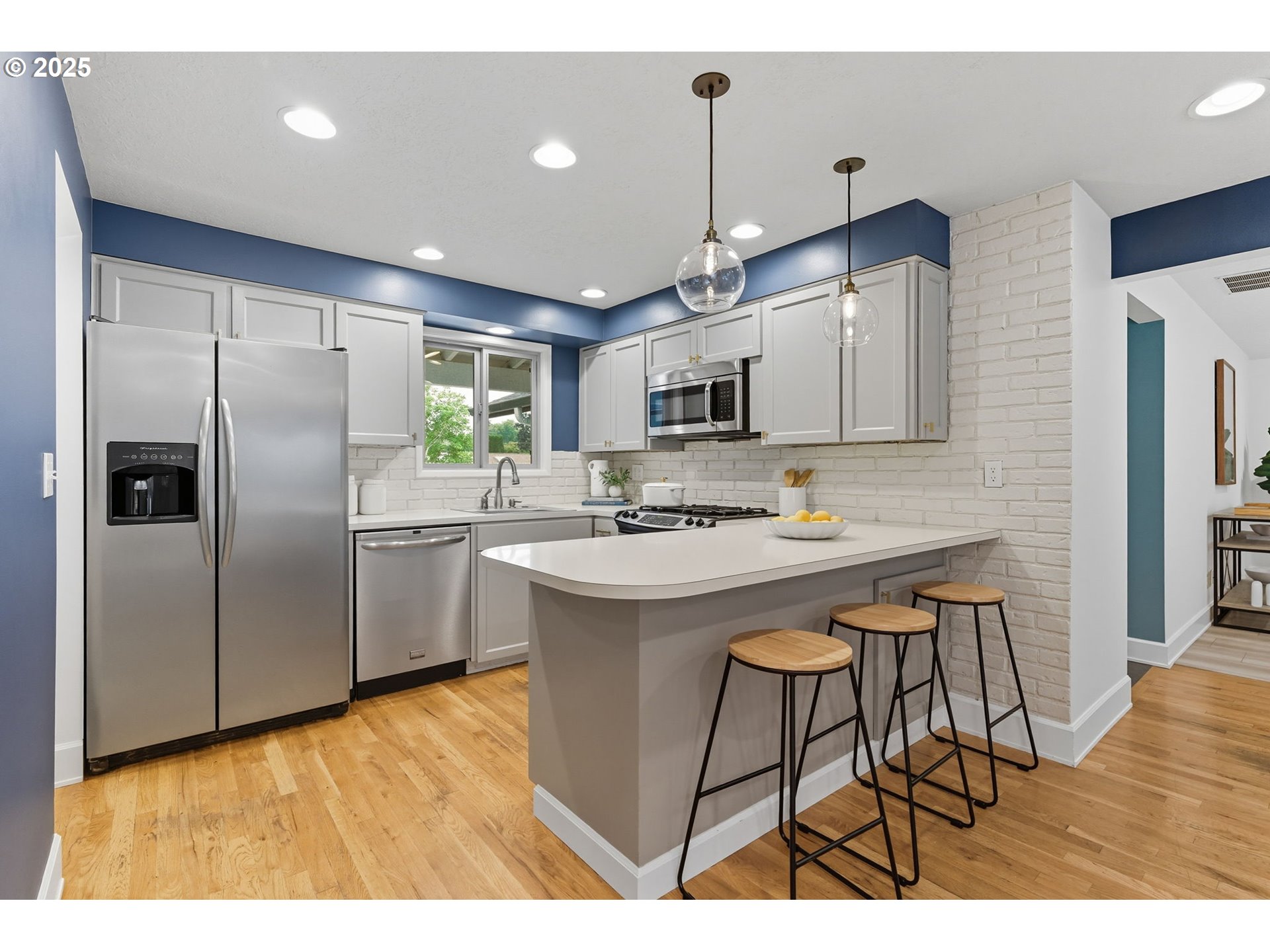 8975 Southwest Homewood Street Portland, OR 97225 - Photo 8 of 39 Kitchen
