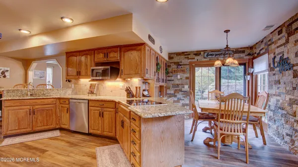 $879,999 | 6 Carlisle Court, Manalapan, NJ 07726