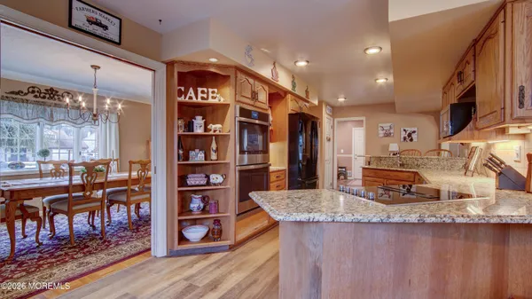 $879,999 | 6 Carlisle Court, Manalapan, NJ 07726