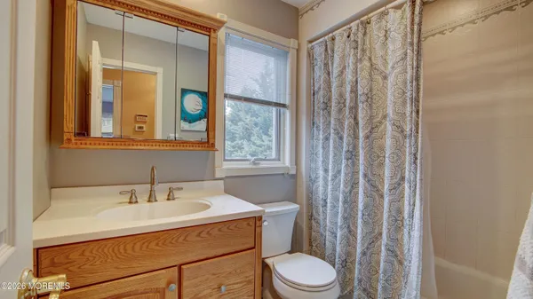 $879,999 | 6 Carlisle Court, Manalapan, NJ 07726