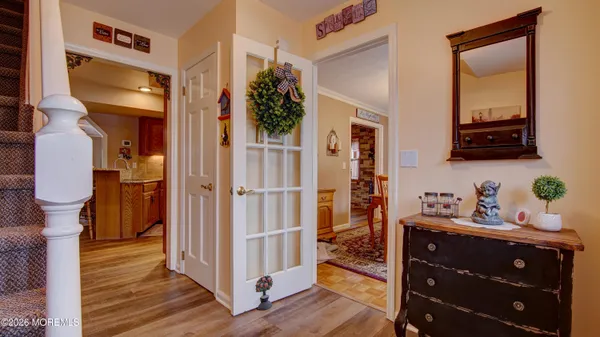 $879,999 | 6 Carlisle Court, Manalapan, NJ 07726