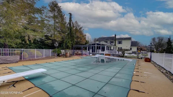 $879,999 | 6 Carlisle Court, Manalapan, NJ 07726