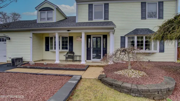 $879,999 | 6 Carlisle Court, Manalapan, NJ 07726