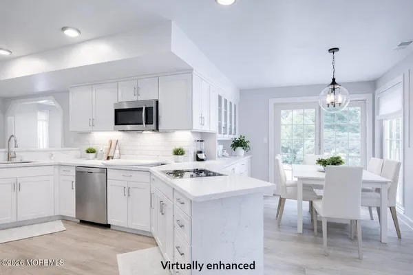 $879,999 | 6 Carlisle Court, Manalapan, NJ 07726