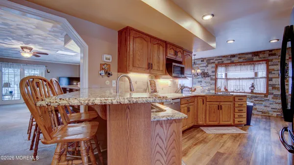 $879,999 | 6 Carlisle Court, Manalapan, NJ 07726