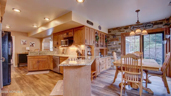 $879,999 | 6 Carlisle Court, Manalapan, NJ 07726