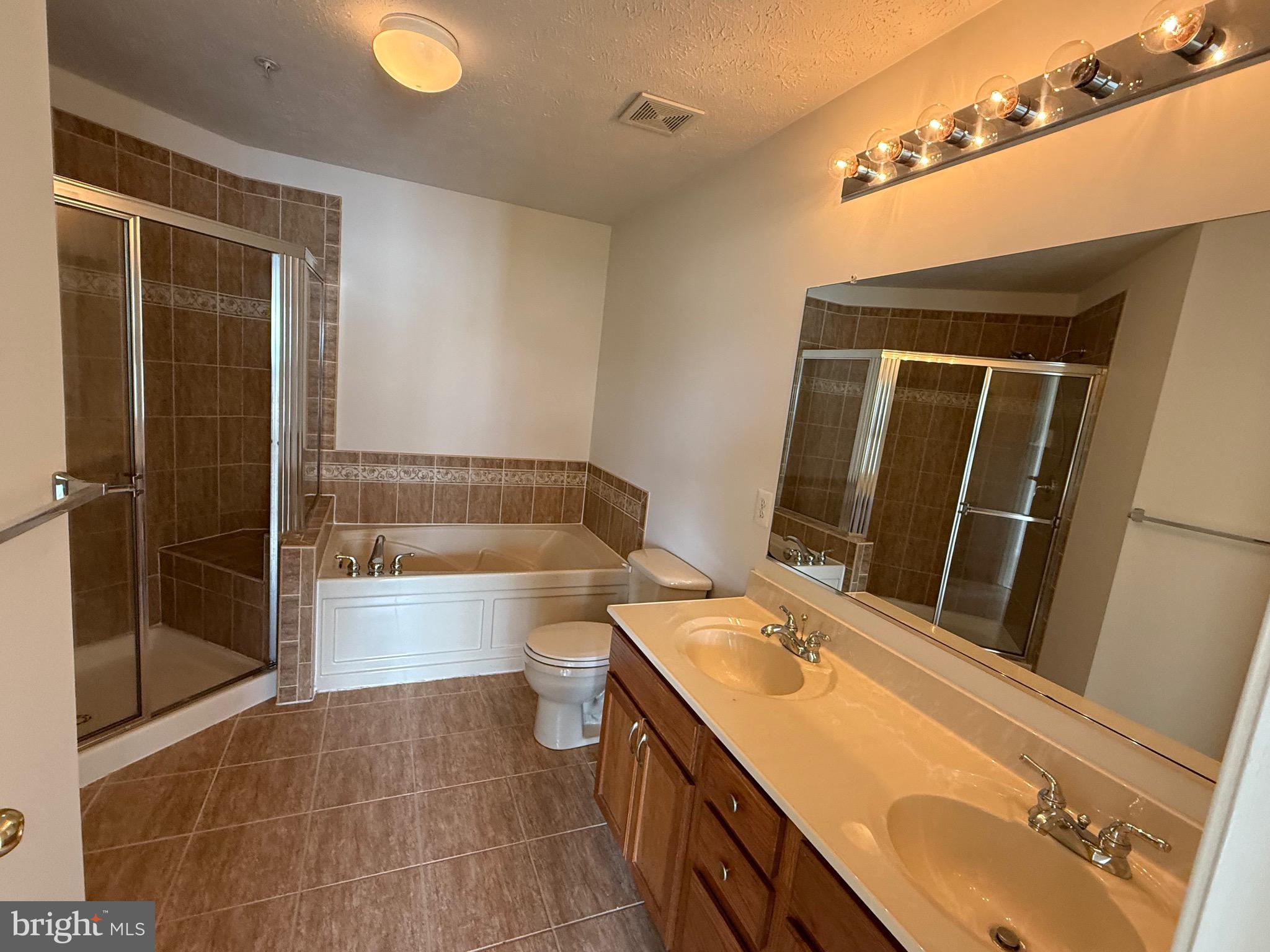 11039 Mill Centre Drive, Unit 11039 Owings Mills, MD 21117 - Photo 24 of 33 a bathroom with a sink and a bathtub