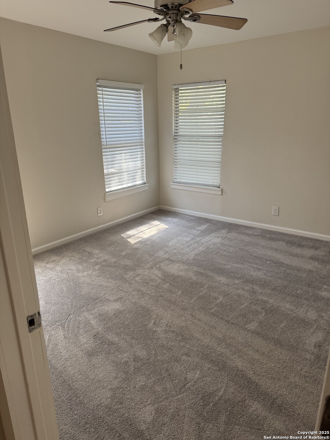 410 Shannon Lee Street San Antonio, TX 78216 - Photo 15 of 19 an empty room with windows and closet