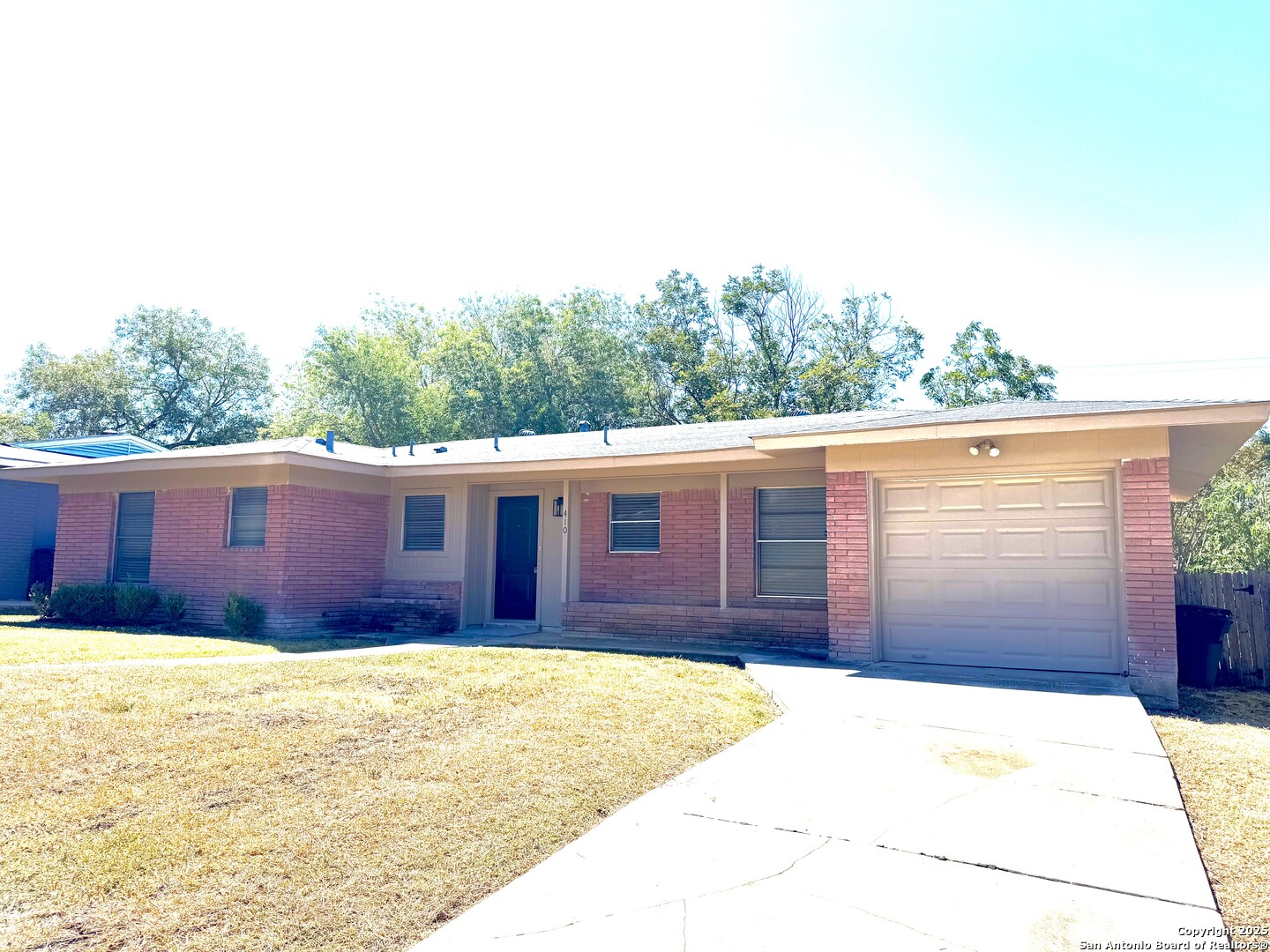 410 Shannon Lee Street San Antonio, TX 78216 - Photo 3 of 19 a view of a backyard