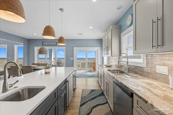 $3,290,000 | 7485 Gulf Boulevard, Navarre Beach, FL 32566