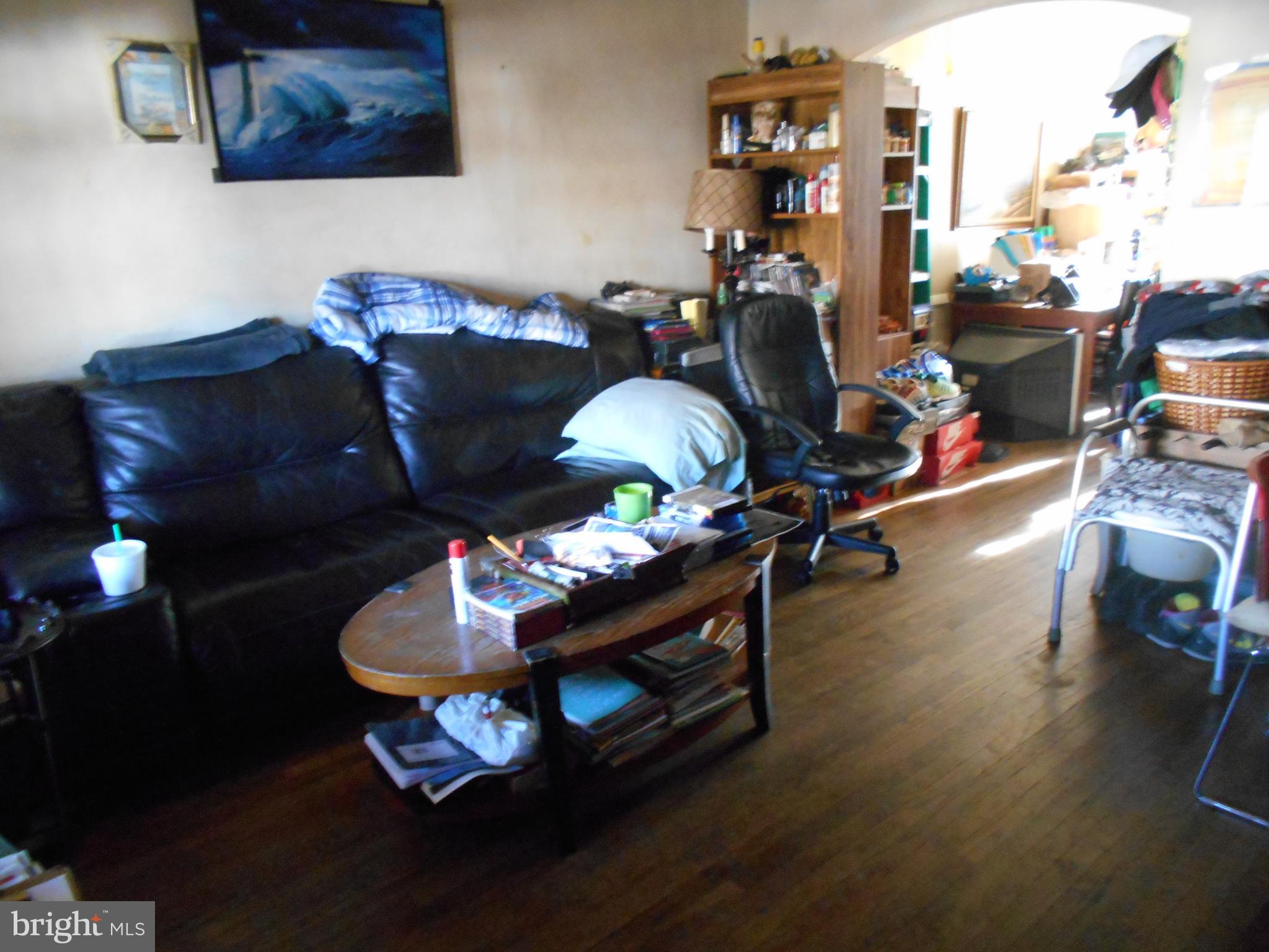 323 West Riverview Road Baltimore, MD 21225 - Photo 2 of 26 Living Room