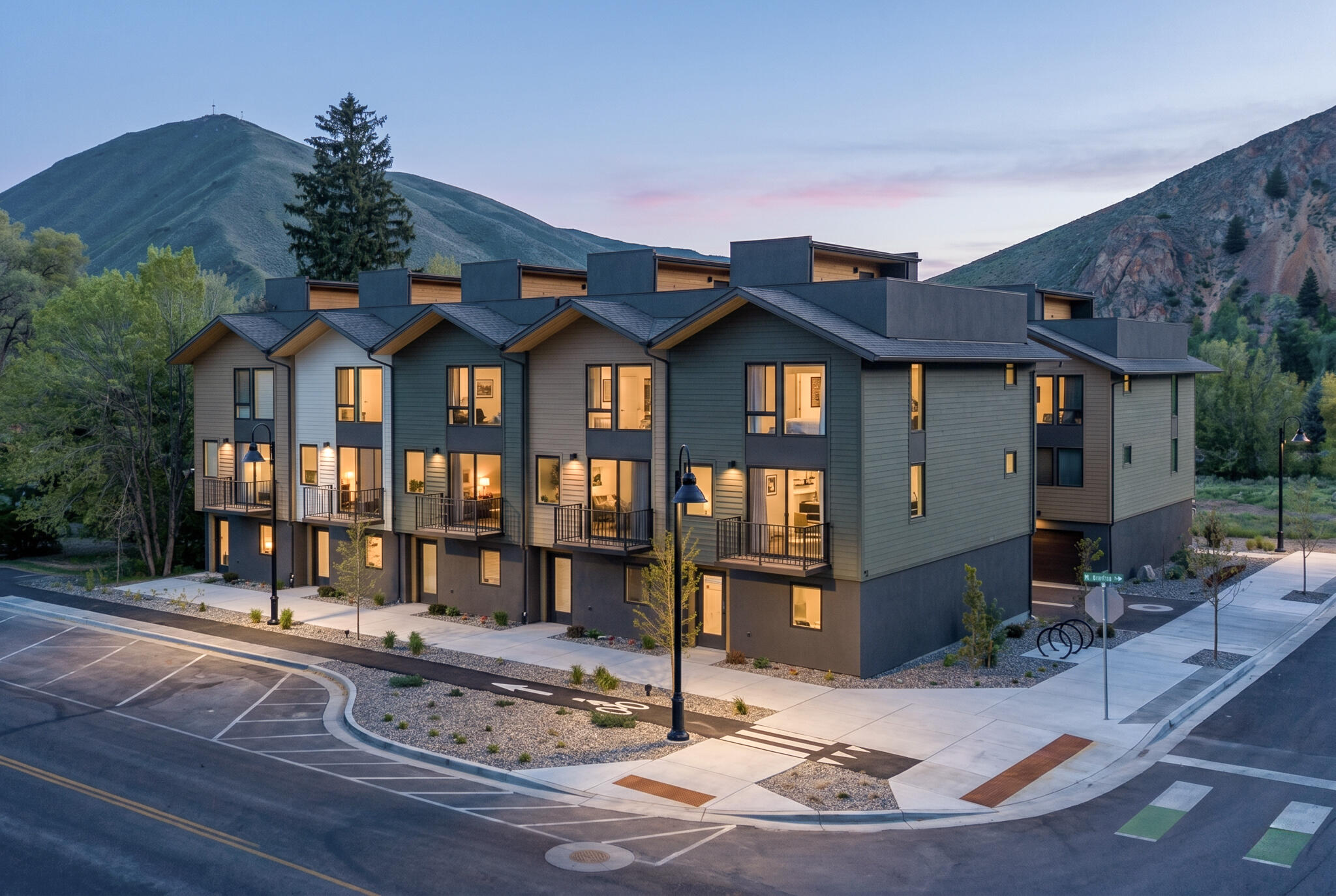 MID RVR Townhomes 317 N. River Street