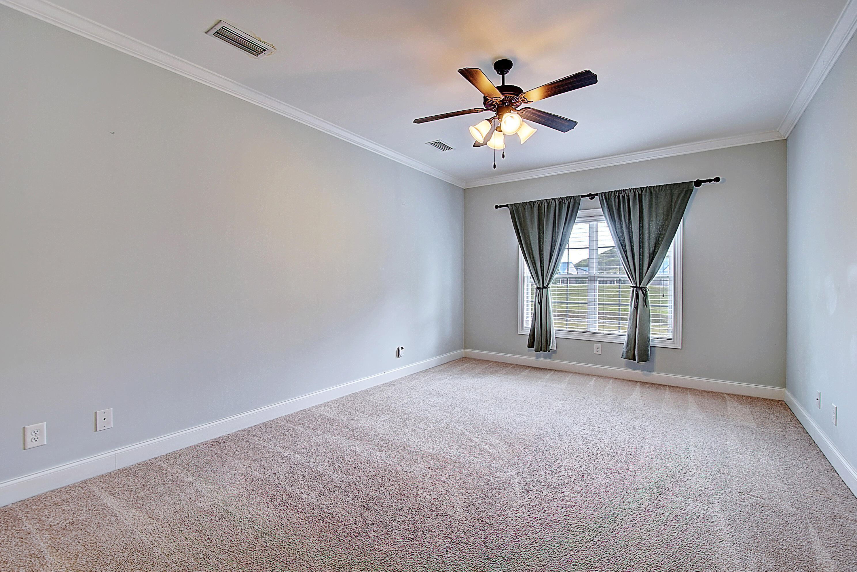 2425 Edinburgh Channel Road Kingsport, TN 37664 - Photo 21 of 26 DSC_0415_6_7_8