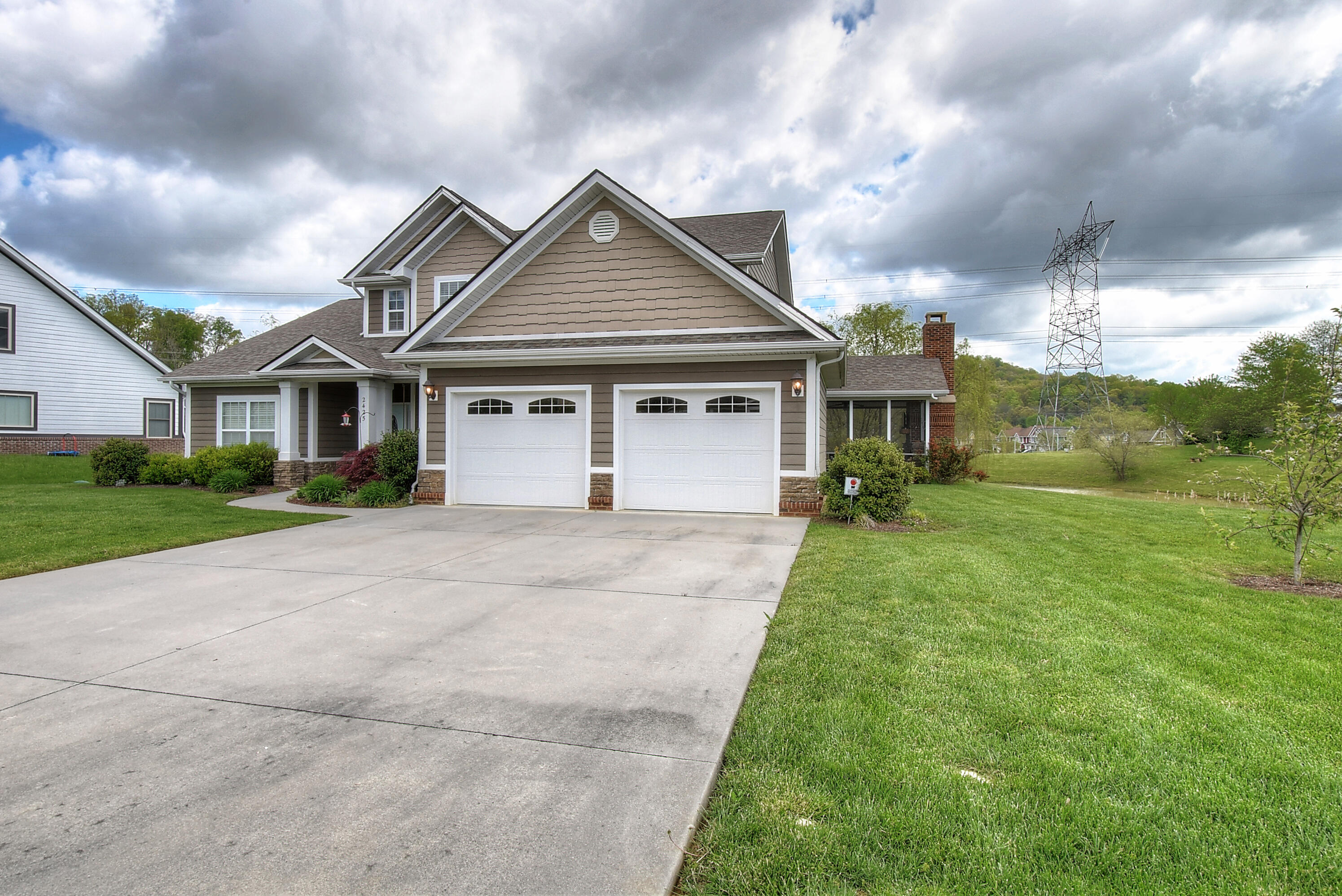 2425 Edinburgh Channel Road Kingsport, TN 37664 - Photo 3 of 26 3