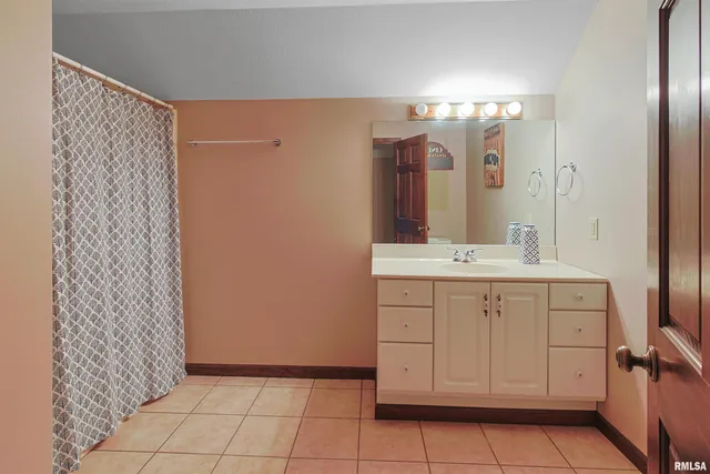 $235,000 | 15 White Oak Lane, Metropolis, IL 62960