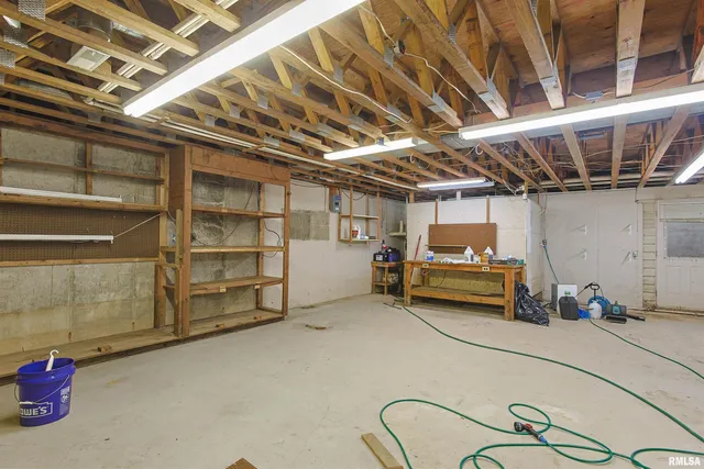 $235,000 | 15 White Oak Lane, Metropolis, IL 62960