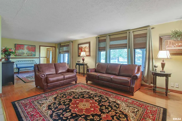 $235,000 | 15 White Oak Lane, Metropolis, IL 62960