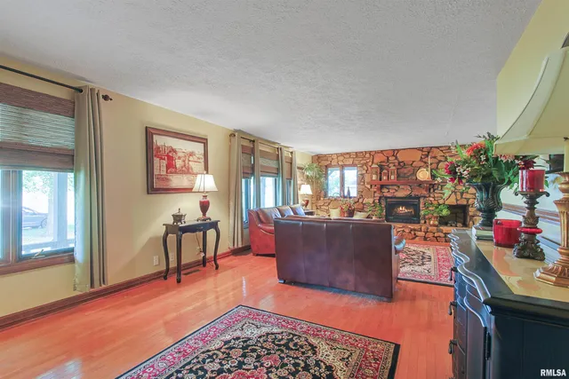 $235,000 | 15 White Oak Lane, Metropolis, IL 62960