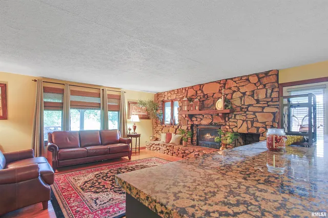 $235,000 | 15 White Oak Lane, Metropolis, IL 62960