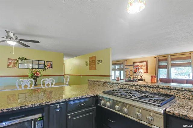 $235,000 | 15 White Oak Lane, Metropolis, IL 62960