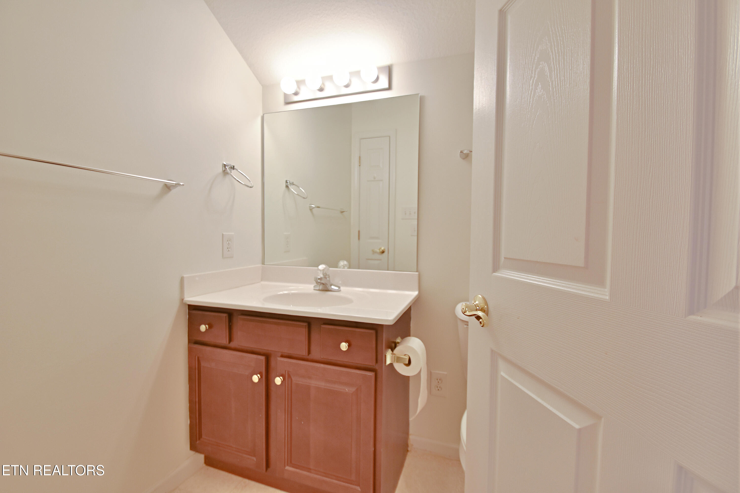 7635 St Baron Way Powell, TN 37849 - Photo 25 of 31 Full Bath Upstairs