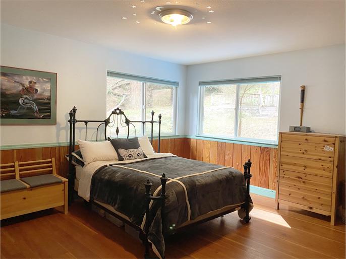 1800 Tucker Road Scotts Valley, CA 95066 - Photo 24 of 33 a bedroom with a bed and a window