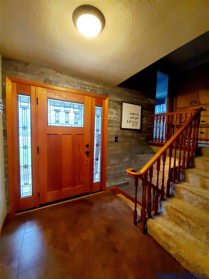 231 Northwest Reed Lane Dallas, OR 97338 - Photo 3 of 41 a view of an entryway