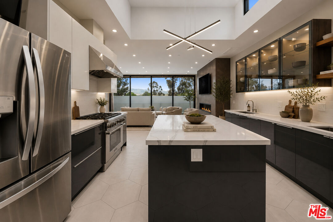 2412 Riverside Drive Los Angeles, CA 90039 - Photo 6 of 24