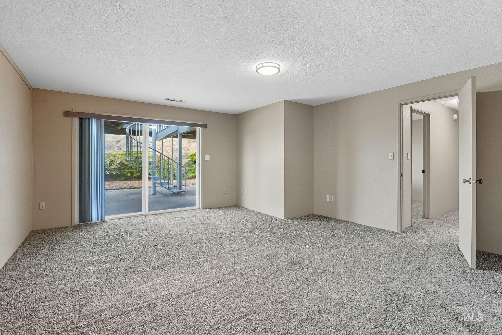1101 5th Street Asotin, WA 99402 - Photo 21 of 48 Carpeted empty room featuring a textured ceiling