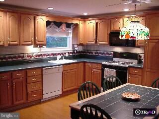 714 Millwood Road Philadelphia, PA 19115 - Photo 3 of 5