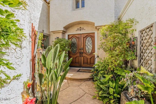 a view of a pathway of a building