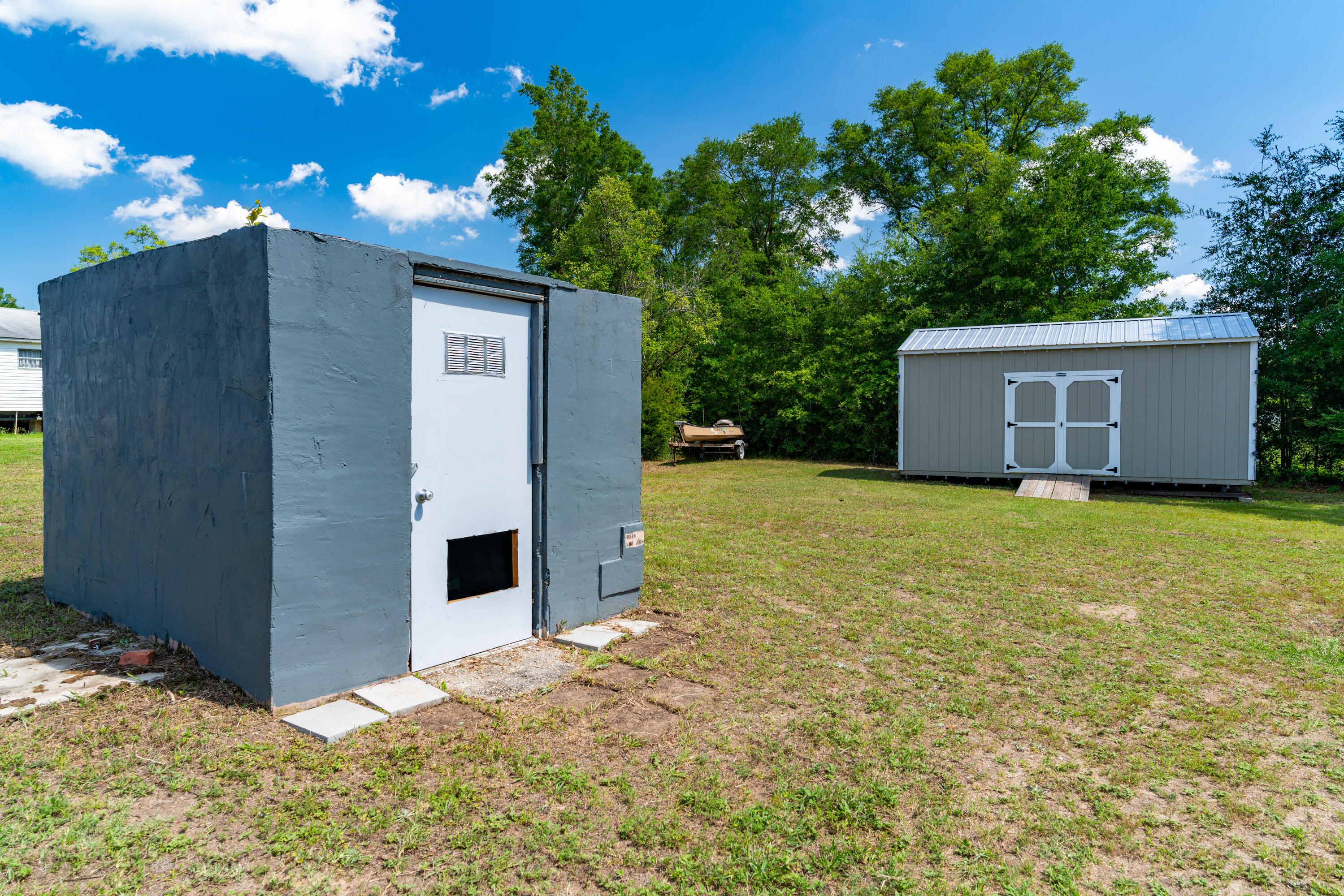 1032 Whitehead Drive Holt, FL 32564 - Photo 36 of 40 a backyard of a house
