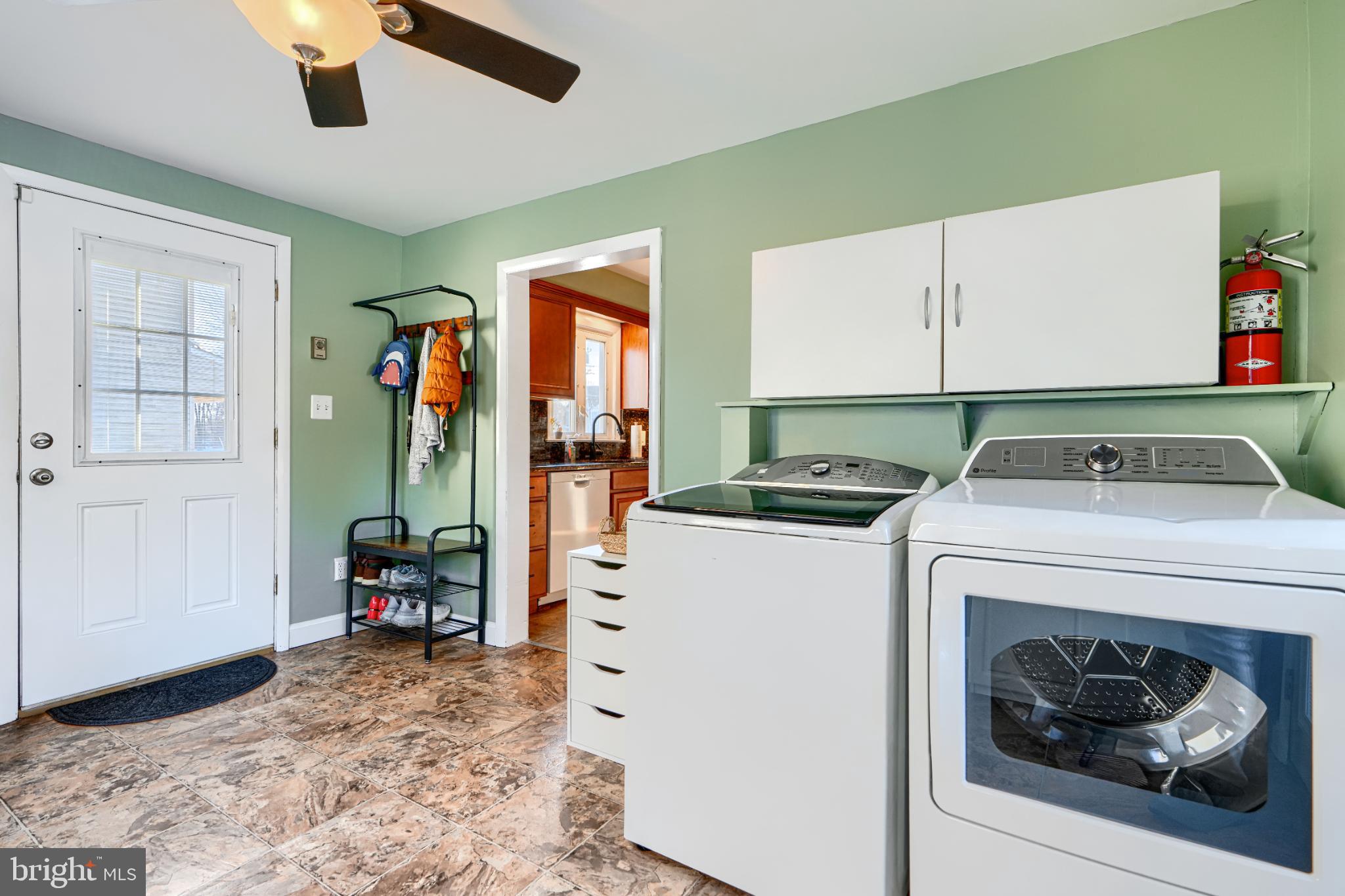 5706 Allender Road White Marsh, MD 21162 - Photo 22 of 61 a utility room with dryer and washer
