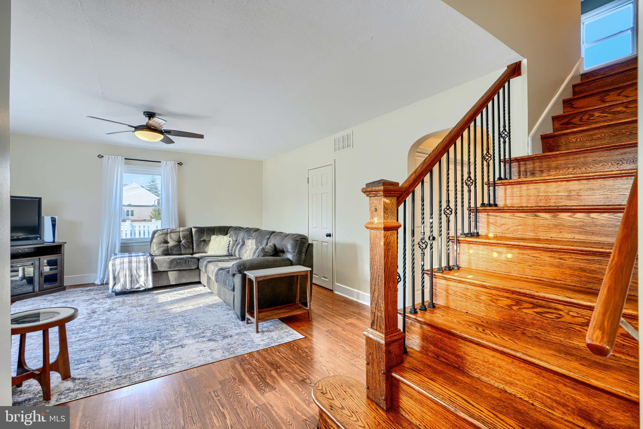 5706 Allender Road White Marsh, MD 21162 - Photo 7 of 61 a living room with furniture