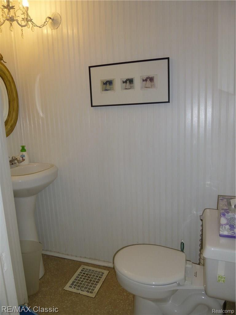 20 Wellesley Drive Pleasant Ridge, MI 48069 - Photo 23 of 67 P1020065.JPG