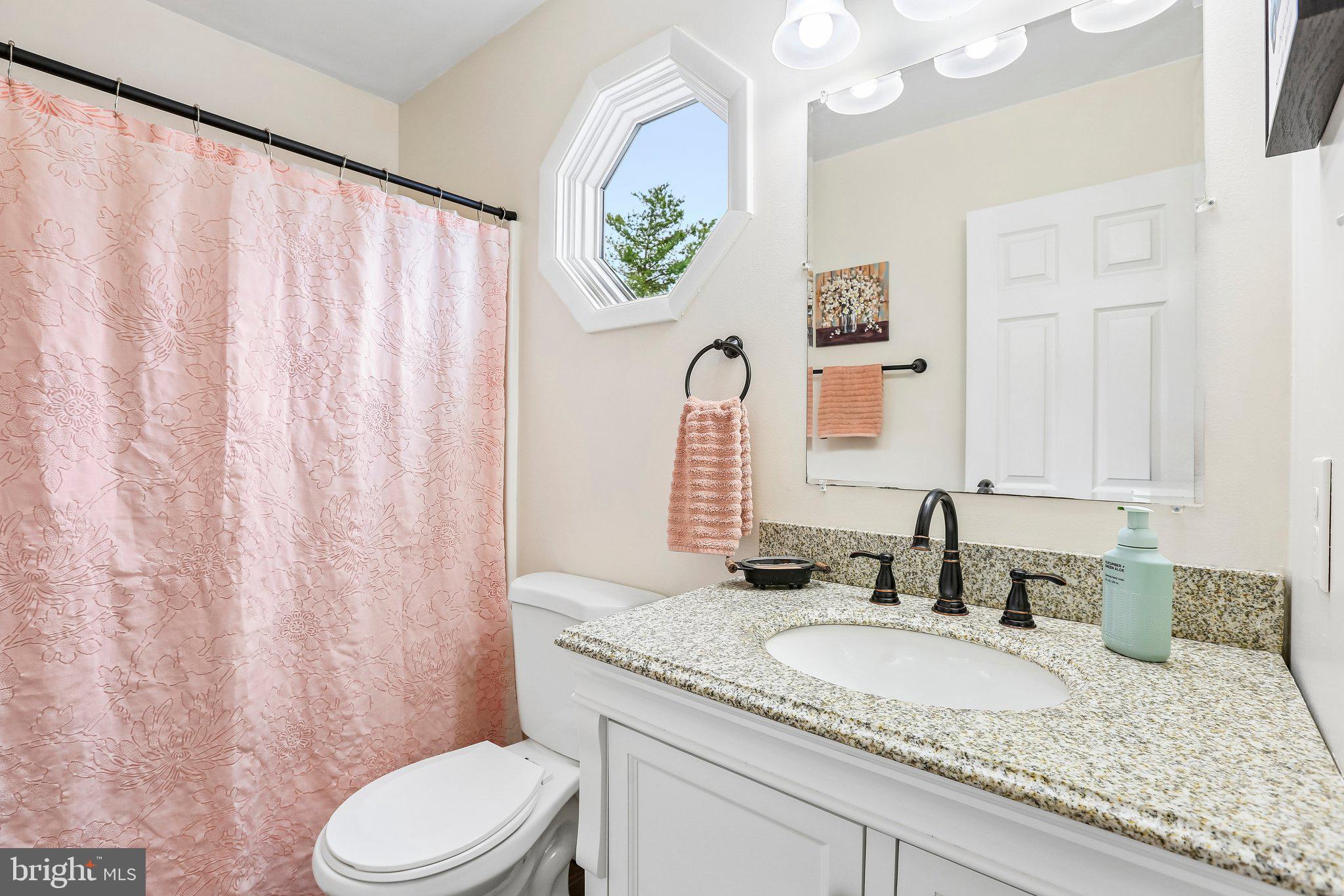 440 Valley View Drive Hanover, PA 17331 - Photo 19 of 35 Upper level l full bathroom