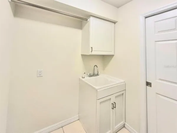 $3,950 | 2214 Green Oaks Lane, Tampa, FL 33612