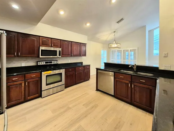 $3,950 | 2214 Green Oaks Lane, Tampa, FL 33612
