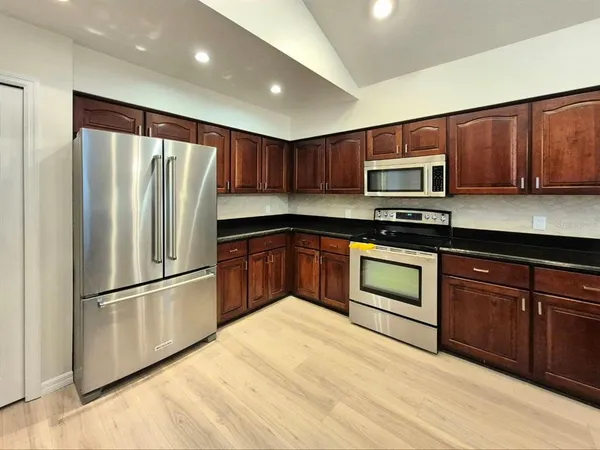 $3,950 | 2214 Green Oaks Lane, Tampa, FL 33612