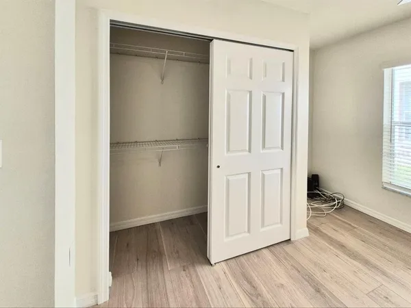 $3,950 | 2214 Green Oaks Lane, Tampa, FL 33612